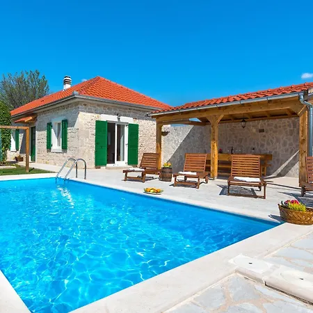 Ana With Pool National Park Krka *