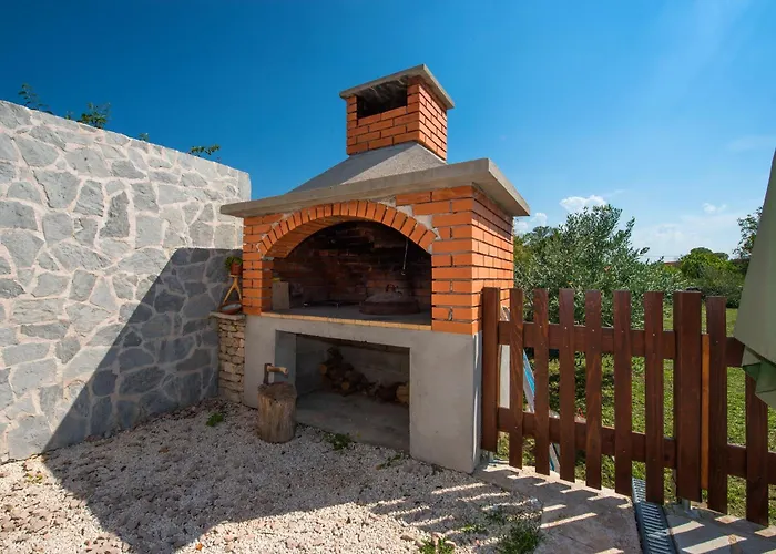 Ana With Pool National Park Krka בית נופש *