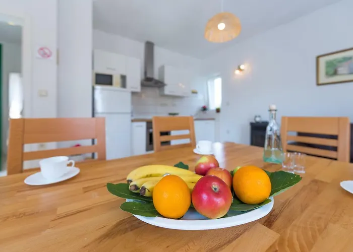 Ana With Pool National Park Krka בית נופש *